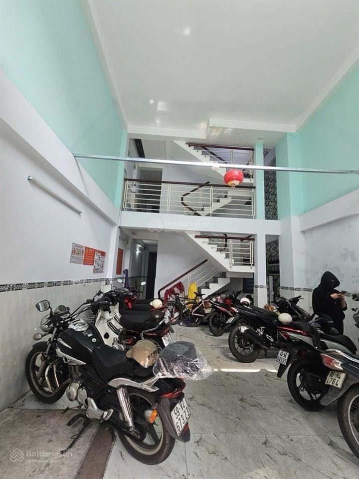 Ngay đường quang trung gò vấp, 70 m2, bán 10 tỷ, hẻm xe hơi thông.  ngà nhà thật sài gòn xem nhá.