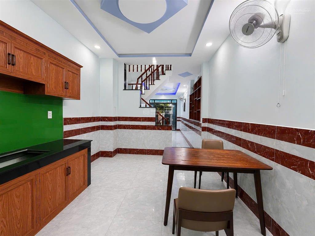 Nhà quang trung gò vấp,122 m2, bán 9 tỷ 8, hẻm xe hơi. ngà nhà thật sài gòn xem nhà trực tiếp.