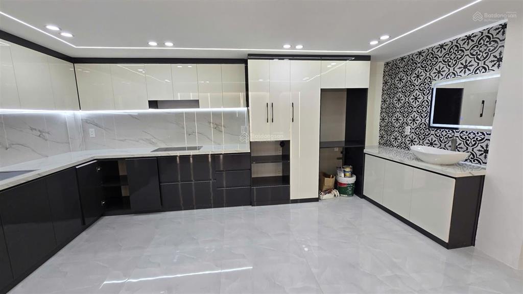 Nhà gò vấp, 122 m2, bán 9 tỷ 8, hẻm xe hơi thông thoáng,  ngà nhà thật sài gòn hỗ trợ xem nhà.
