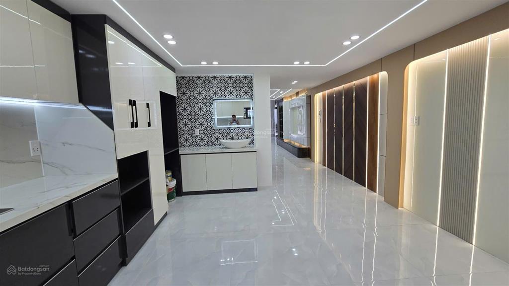 Nhà gò vấp, 122 m2, bán 9 tỷ 8, hẻm xe hơi thông thoáng,  ngà nhà thật sài gòn hỗ trợ xem nhà.