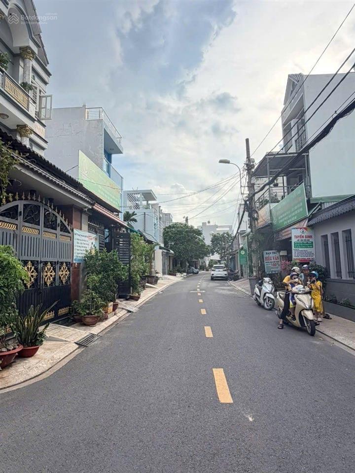 Bán nhà, 52 m2, chỉ 4 tỷ 360, hẻm xe hơi, thới an, q12.  ngà nhà thật sài gòn xem nhà trực tiếp.