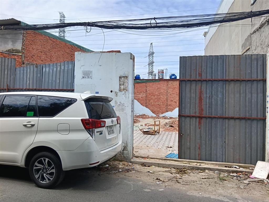 Bán lô đất 107 m2, 5 tỷ 9, hẻm xe tải thông.  ngà xem đất trực tiếp