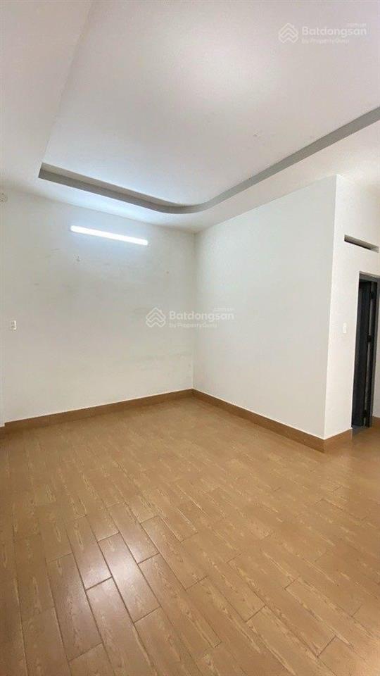 Ngay gò vấp bán đất tặng nhà 5 x 24m chỉ 9 tỷ 9, hẻm xe hơi thông thoáng,  ngà xem nhà trực tiếp.