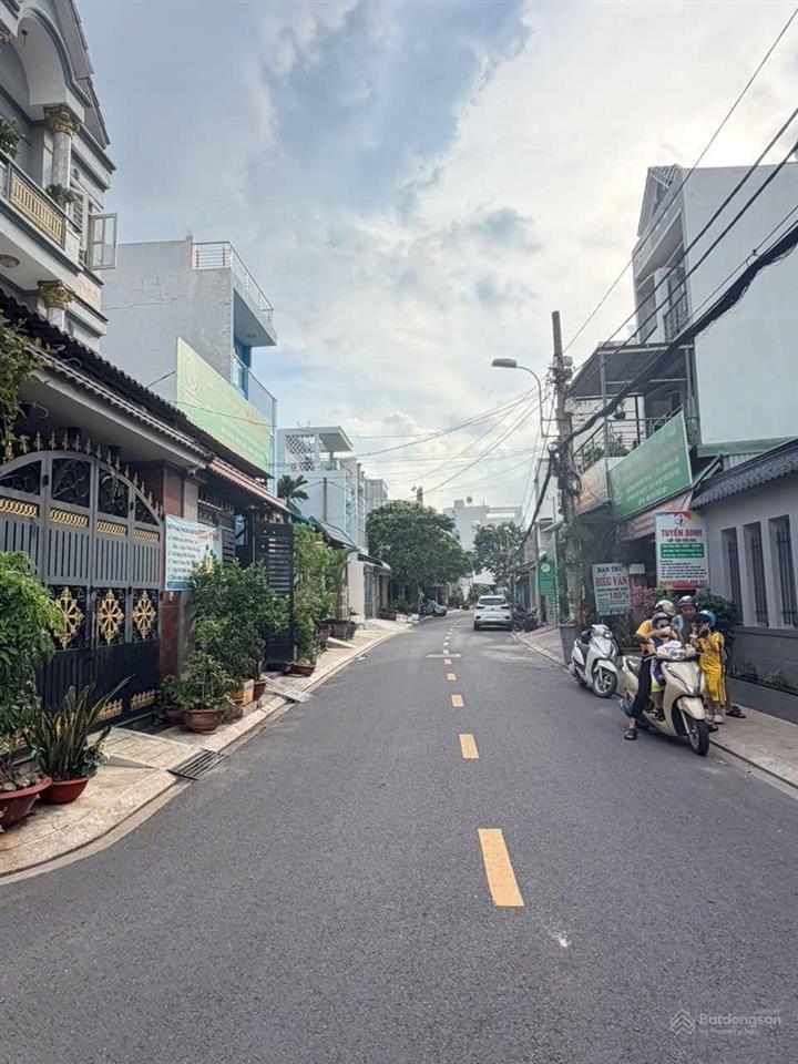 Bán đất quận 12, 220 m2, chỉ 10 tỷ 800, hẻm xe tải thông.  ngà nhà thật xem trực tiếp.