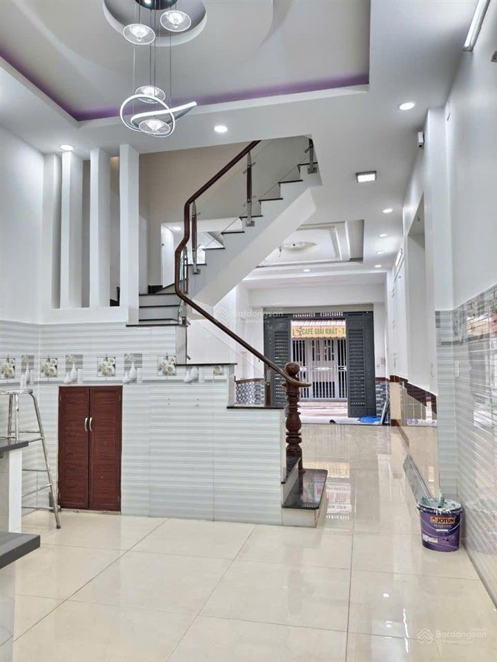 Nhà q 12, 60 m2, hẻm xe hơi 7 m, bán 5 tỷ 2, tl, nhanh mới kịp.  ngà nhà thật sài gòn