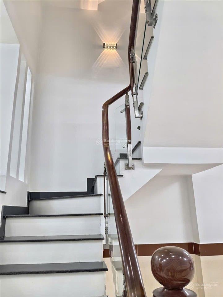 Nhà q 12, 60 m2, hẻm xe hơi 7 m, bán 5 tỷ 2, tl, nhanh mới kịp.  ngà nhà thật sài gòn
