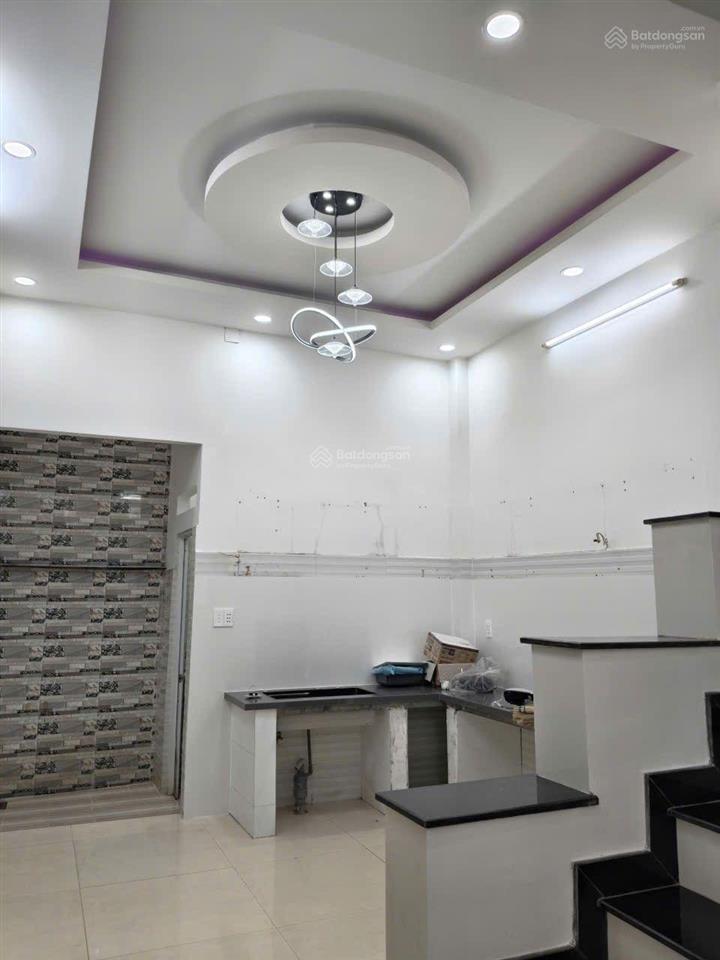 Nhà q 12, 60 m2, hẻm xe hơi 7 m, bán 5 tỷ 2, tl, nhanh mới kịp.  ngà nhà thật sài gòn