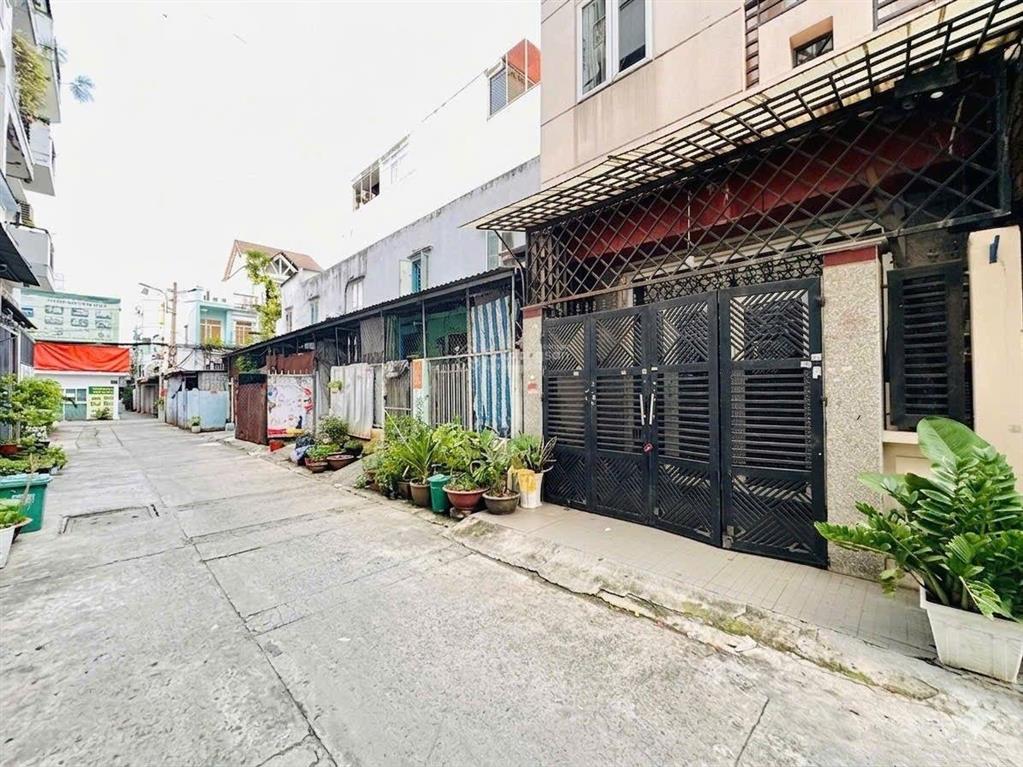 Bán nhà, ngay công viên làng hoa, 69 m2, chỉ 7 tỷ 8, hẻm rộng 5 m.  ngà nhà thật sài gòn hỗ trợ