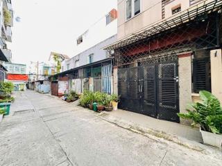 Bán nhà, ngay công viên làng hoa, 69 m2, chỉ 7 tỷ 8, hẻm rộng 5 m.  ngà nhà thật sài gòn hỗ trợ