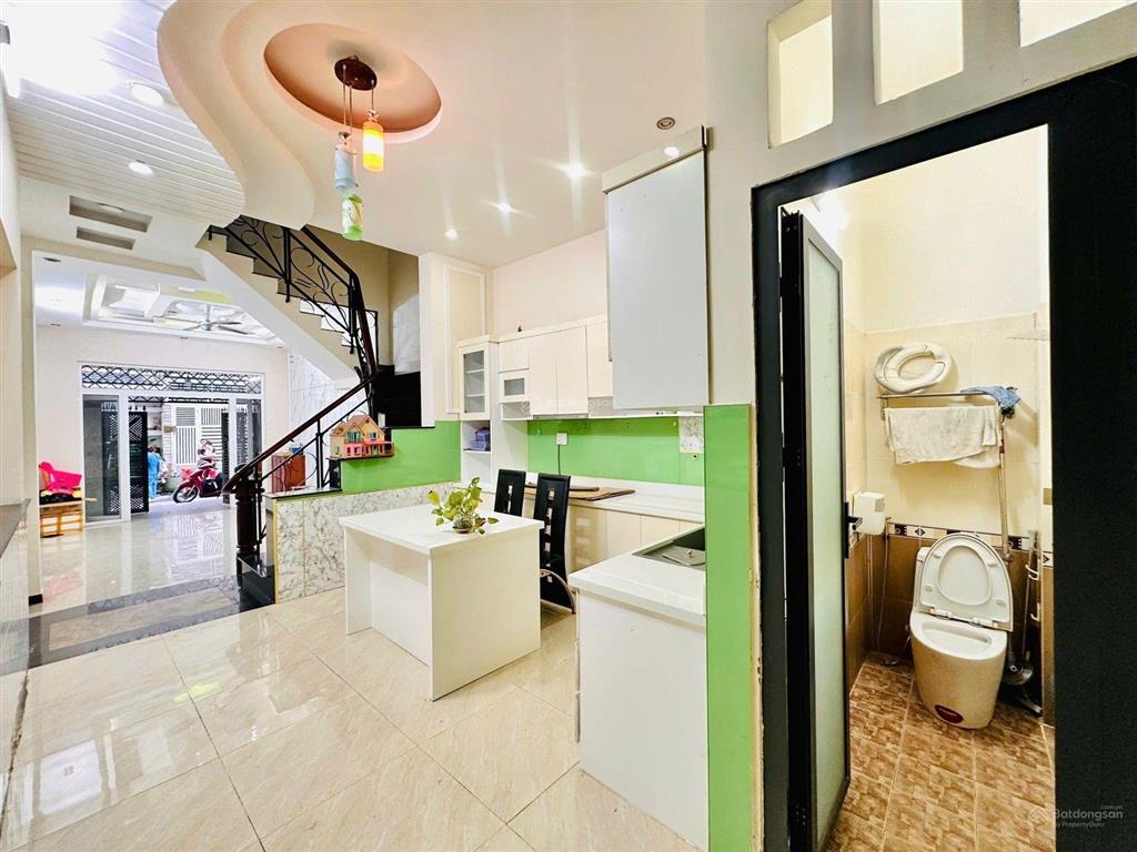 Bán nhà, ngay công viên làng hoa, 69 m2, chỉ 7 tỷ 8, hẻm rộng 5 m.  ngà nhà thật sài gòn hỗ trợ
