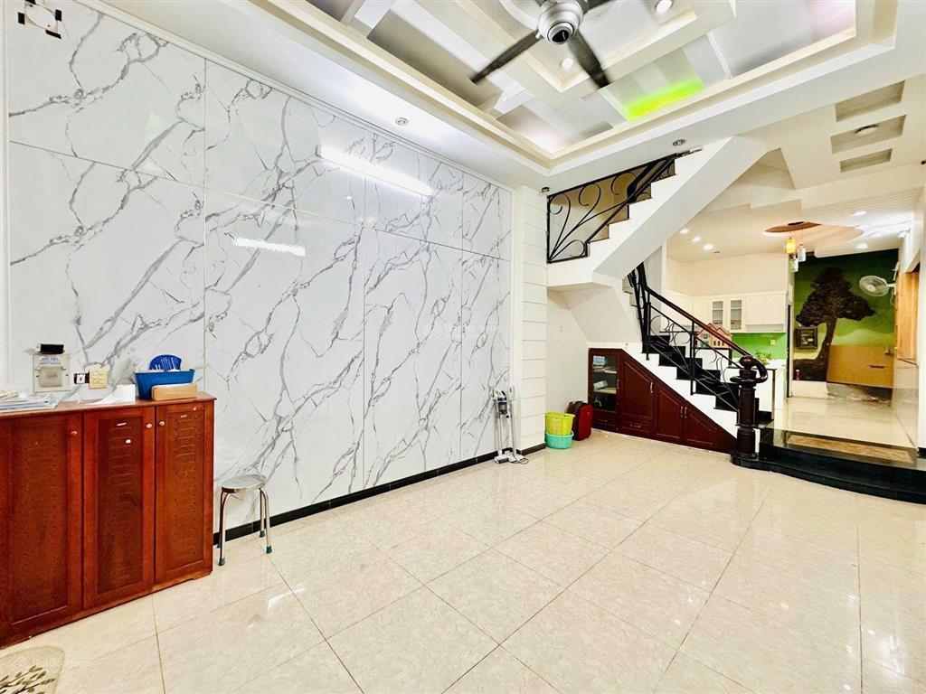 Bán nhà, ngay công viên làng hoa, 69 m2, chỉ 7 tỷ 8, hẻm rộng 5 m.  ngà nhà thật sài gòn hỗ trợ