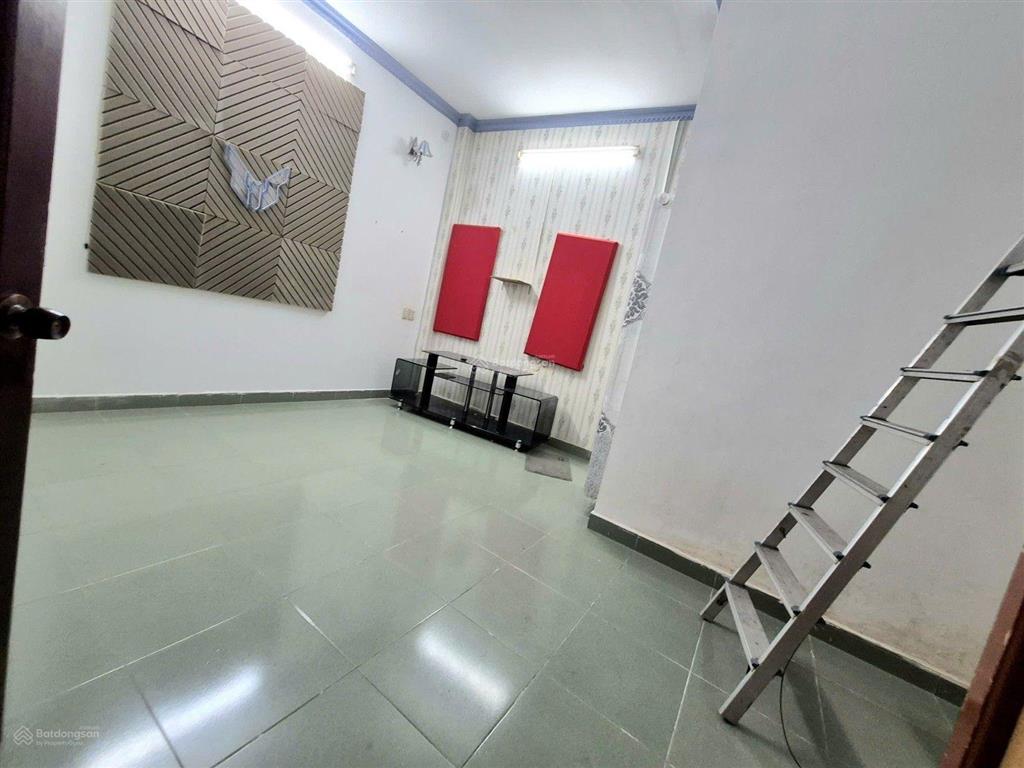 Bán nhà quang trung gò vấp, 63 m2 chỉ 6 tỷ 2 hẻm xe hơi,  ngà nhà thật sài gòn hỗ trợ xem nhà.