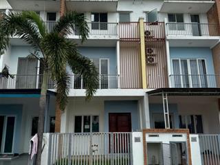 Cần bán gấp căn 3 tầng view mặt tiền chính tại sun casa1  hoà phú diện tích 5x16 = 80m2 (