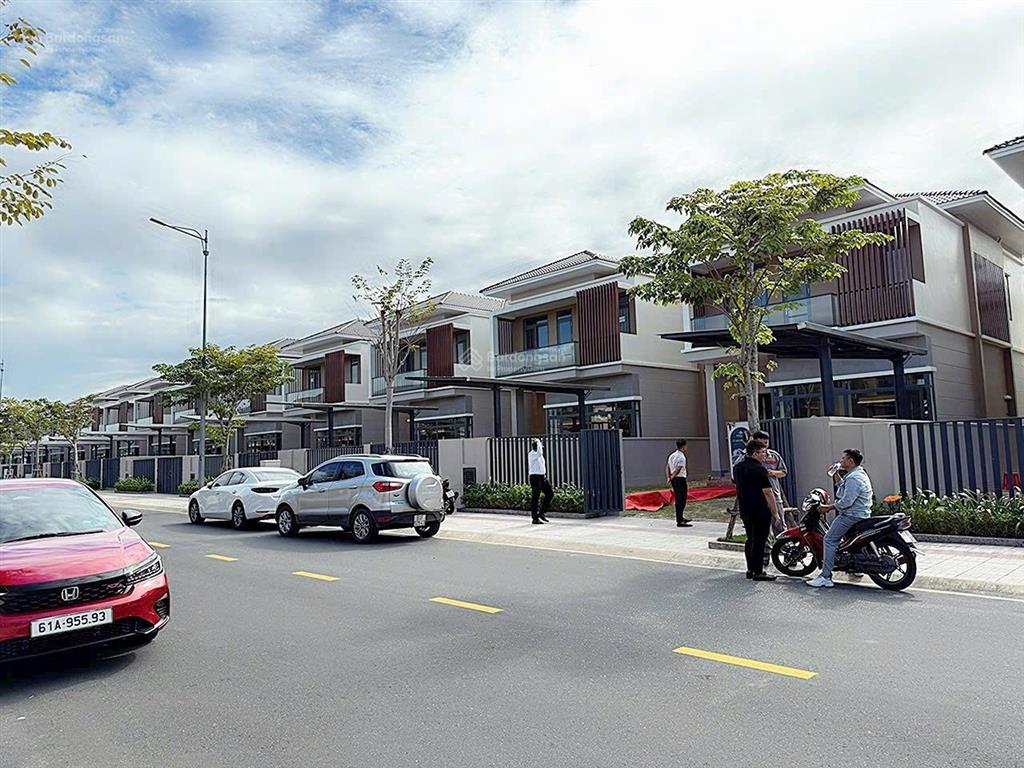 Biệt thự đơn lập 250m2  tt 30% nhận nhà ngay ( g.c ) giá tốt nhất vị trí đẹp