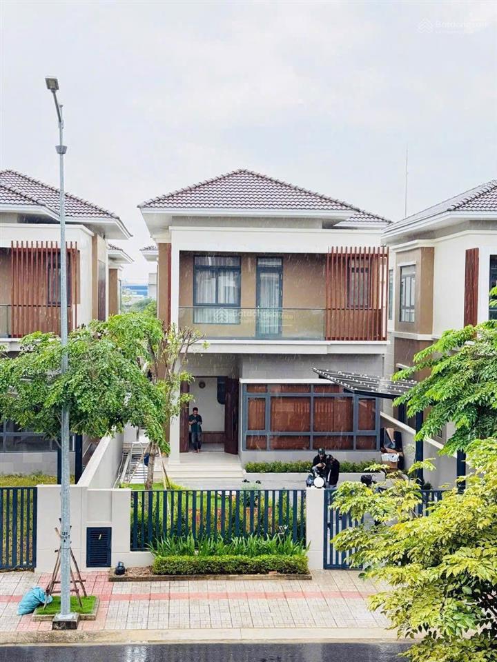 Biệt thự đơn lập 250m2  tt 30% nhận nhà ngay ( g.c ) giá tốt nhất vị trí đẹp