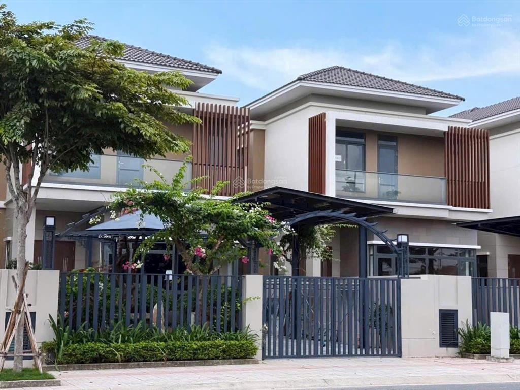 Biệt thự đơn lập 250m2  tt 30% nhận nhà ngay ( g.c ) giá tốt nhất vị trí đẹp