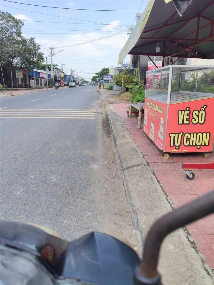 BÁN ĐẤT TẶNG NHÀ – 2 MẶT TIỀN – Cạnh Trường Cấp 3 Long Hữu - THUẬN TIỆN KINH DOANH