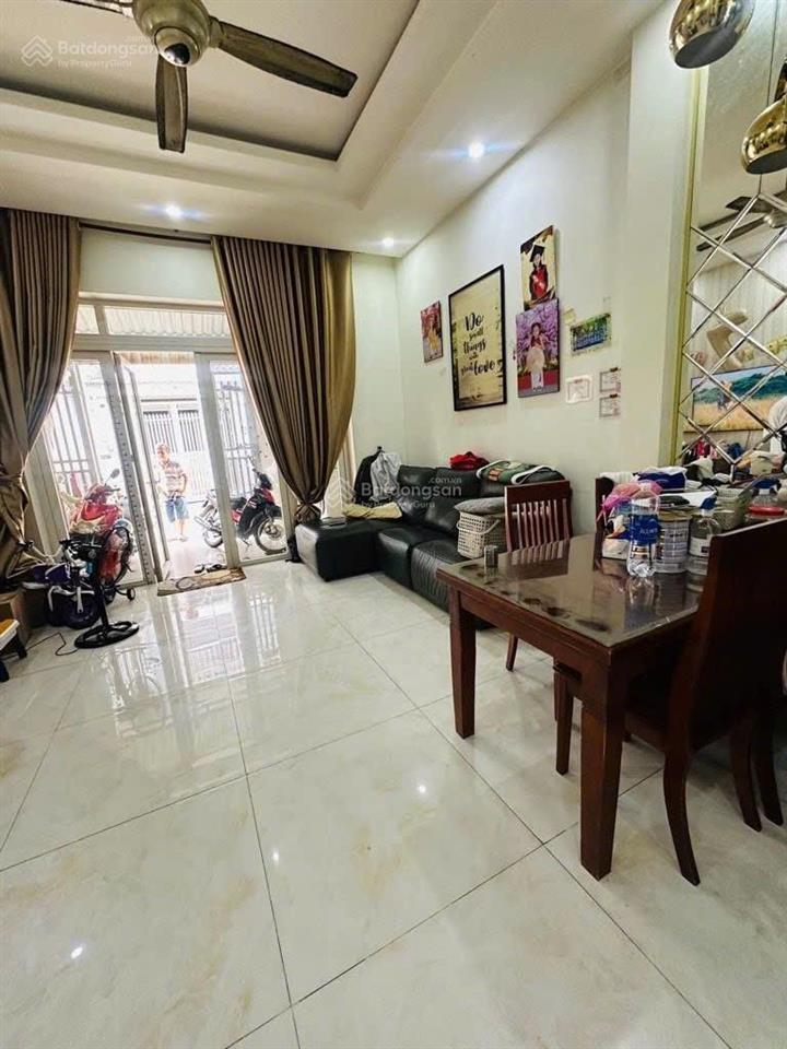 5ty950 nhà c4 1t1l  4pn 4wc 1/ tân hoà 2 tiện ích xung quanh đầy đủ 200m ra xa lộ