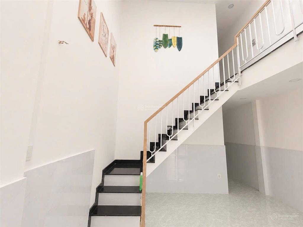 2 tầng  3pn  dt 65m2  quang trung  cạnh trường hoa lư  4 tỷ 600