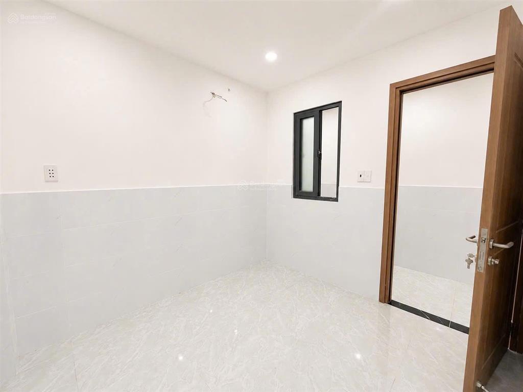 2 tầng  3pn  dt 65m2  quang trung  cạnh trường hoa lư  4 tỷ 600