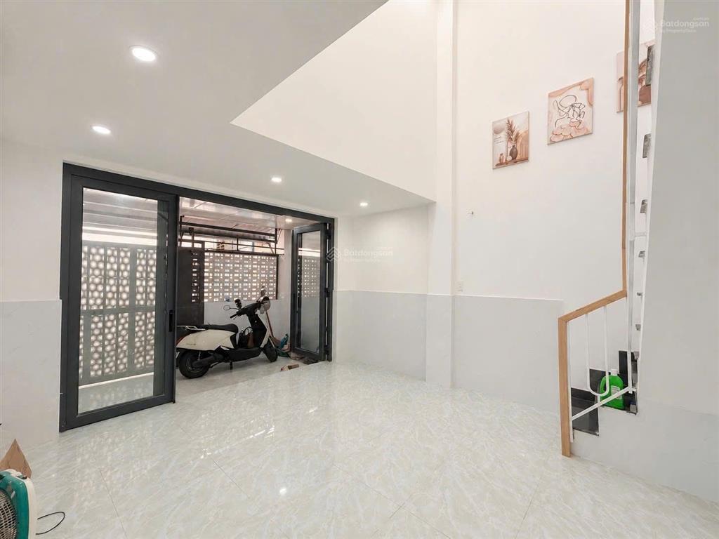 2 tầng  3pn  dt 65m2  quang trung  cạnh trường hoa lư  4 tỷ 600
