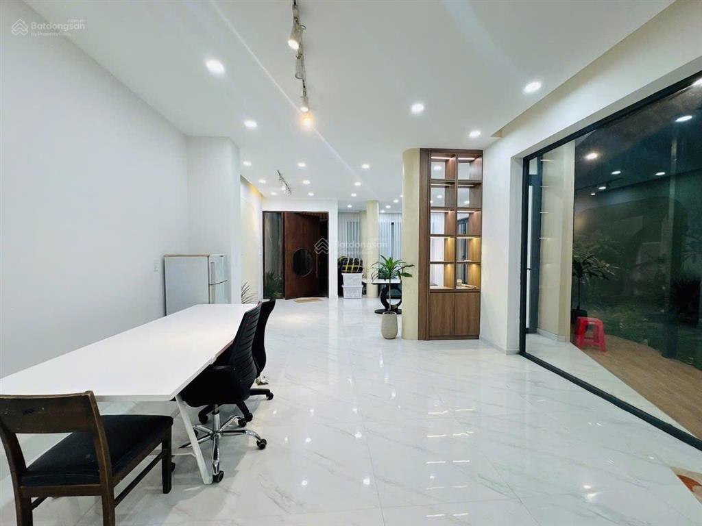 Biệt thự sân vườn đình phong phú  ngay vincom lê văn việt  200m  2 tầng  chỉ 15.2tỷ.