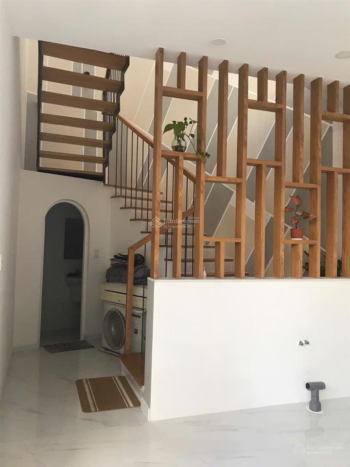 Biệt thự sân vườn đình phong phú  ngay vincom lê văn việt  200m  2 tầng  chỉ 15.2tỷ.