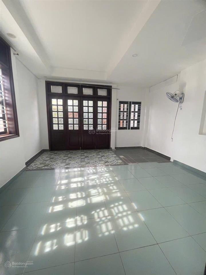 Mặt tiền siêu vip ngay ngã tư thủ đức  105m2  4 tầng  mới vào ở liền  13.99tỷ