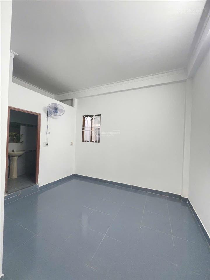 Mặt tiền siêu vip ngay ngã tư thủ đức  105m2  4 tầng  mới vào ở liền  13.99tỷ