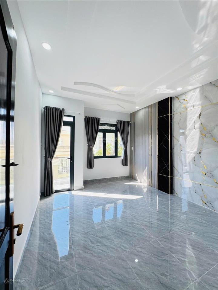 Hẻm thông 2 xe hơi né nhau. hẻm 7m thông 5 phòng ngủ, 1 phòng giặt phơi 5 wc.