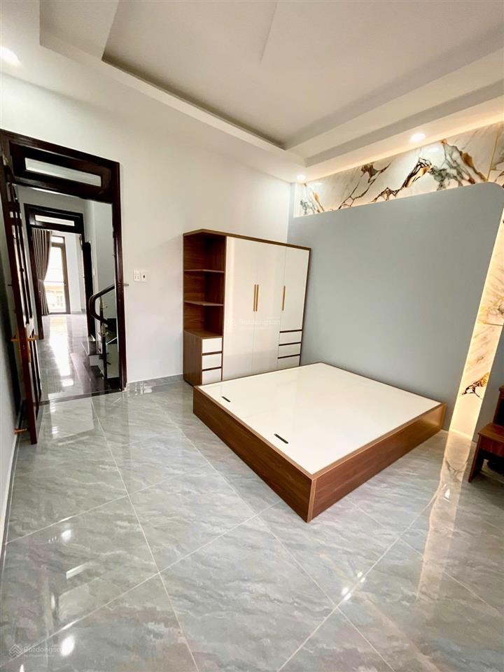 Hẻm thông 2 xe hơi né nhau. hẻm 7m thông 5 phòng ngủ, 1 phòng giặt phơi 5 wc.