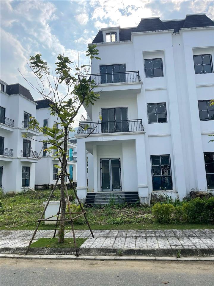 Bán nhà sẵn khu c tại xanh villas giá tốt xây 3 tầng 1 tum