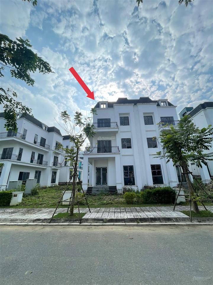 Bán nhà sẵn khu c tại xanh villas giá tốt xây 3 tầng 1 tum