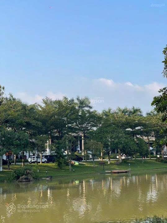 Bán gấp căn biệt thự đơn lập mặt suối 550m2 với mặt tiền 26m đẹp tại dự án xanh villas