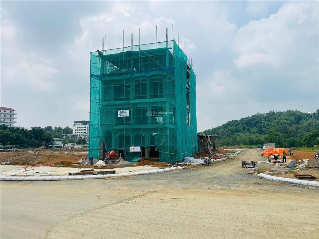 Bán gấp căn liền kề dự án hoa lac metro city mặt tiền 8m, đối diện tòa chung cư & tòa thương mại