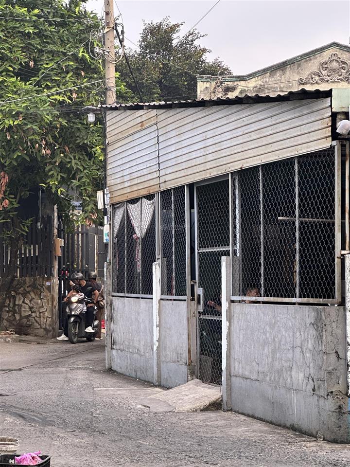 Bán gấp lô góc  ngang 4,6m  sân rộng  gần nguyễn ảnh thủ + tô ký  chợ vạn hạnh  chỉ 4.1 t.ỷ