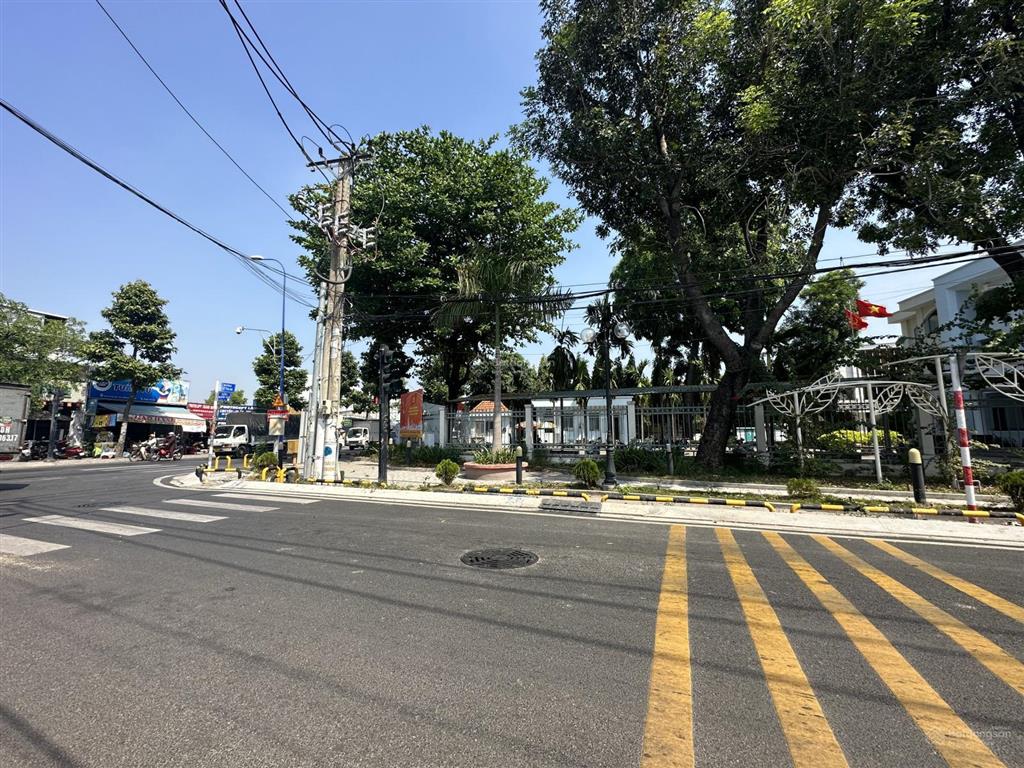 Siêu phẩm 2 mặt tiền  ngay trung mỹ tân xuân  gần lê thị hà  2 tầng  đường 10m xe tải tránh