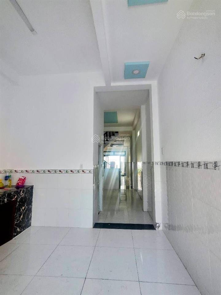 Gấp bán  chỉ 4 tỷ  nhà ngay kv chợ hóc môn  trần thị bốc  2 tầng  3 pn  2wc  view công viên