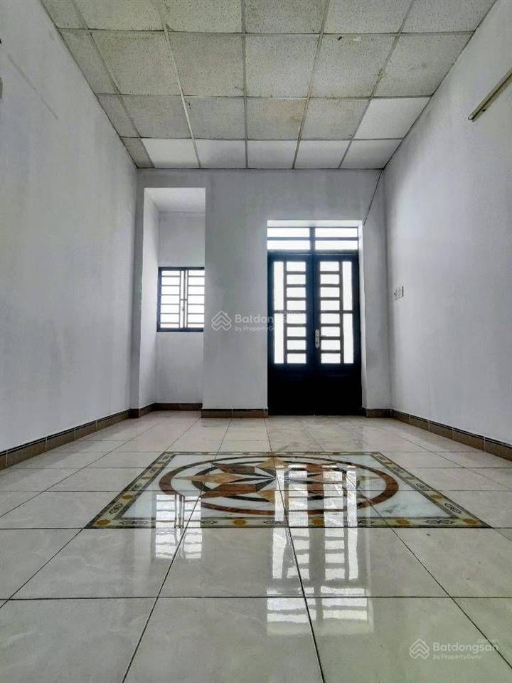 Gấp bán  chỉ 4 tỷ  nhà ngay kv chợ hóc môn  trần thị bốc  2 tầng  3 pn  2wc  view công viên