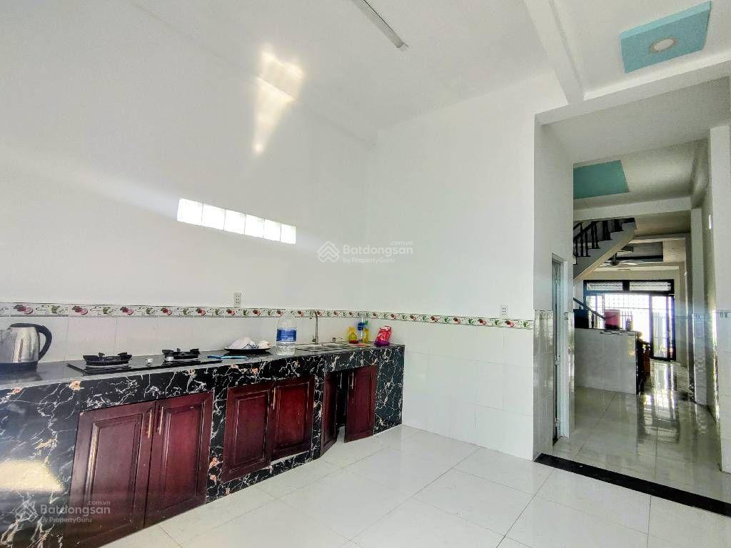 Gấp bán  chỉ 4 tỷ  nhà ngay kv chợ hóc môn  trần thị bốc  2 tầng  3 pn  2wc  view công viên