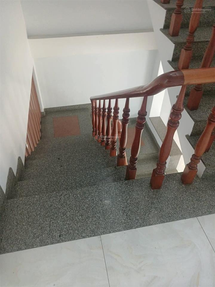 Bán gấp  mặt tiền giá hẻm  ngang 5 nở hậu 6m x 19m  3 tầng btct  còn mới và chắc chắn  3pn