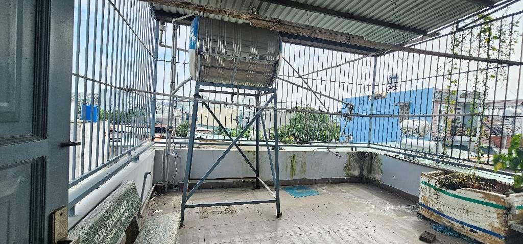 Bán gấp  mặt tiền giá hẻm  ngang 5 nở hậu 6m x 19m  3 tầng btct  còn mới và chắc chắn  3pn