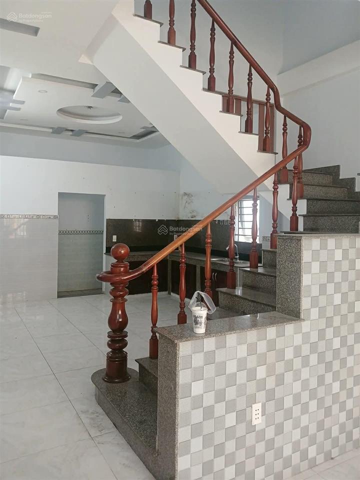 Bán gấp  mặt tiền giá hẻm  ngang 5 nở hậu 6m x 19m  3 tầng btct  còn mới và chắc chắn  3pn