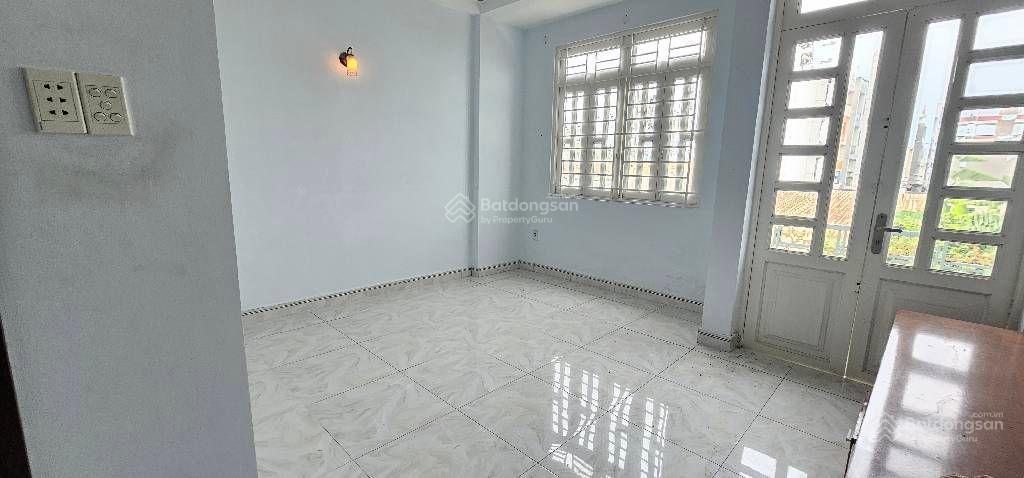 Bán gấp  mặt tiền giá hẻm  ngang 5 nở hậu 6m x 19m  3 tầng btct  còn mới và chắc chắn  3pn