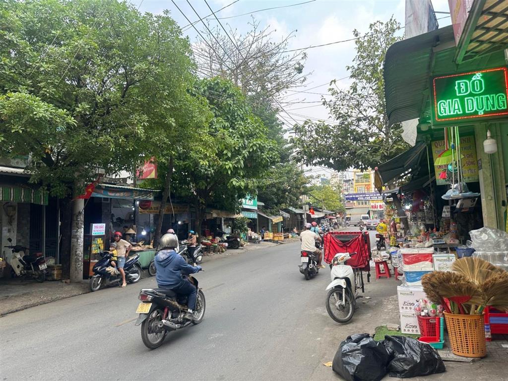 Mặt tiền kd ngang 8.5  5 tầng  ngay chợ hạt điều  không có căn thứ 2dòng tiền tốt  đầu tư tốt