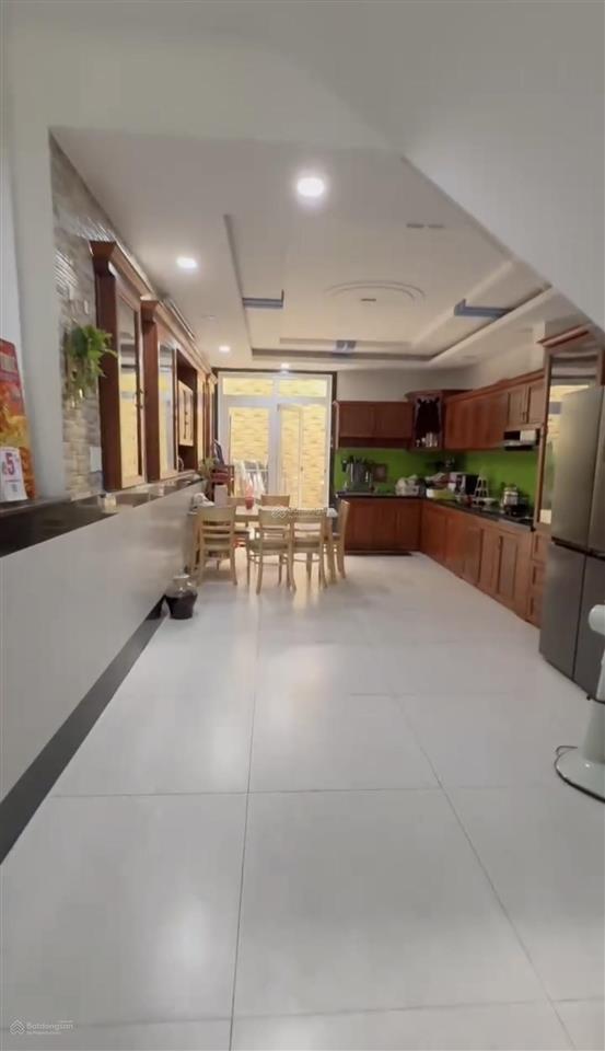 Mặt tiền kd ngang 8.5  5 tầng  ngay chợ hạt điều  không có căn thứ 2dòng tiền tốt  đầu tư tốt