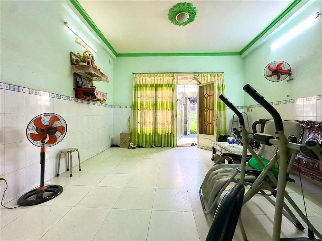 Bán gấp  giảm gần 1 tỷ  ngang ~6m x 16m  2 tầng btct  3 pn master  ngay trung mỹ tân xuân