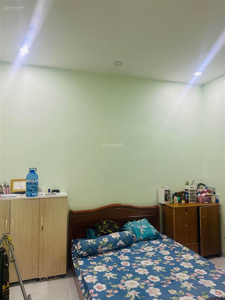 Bán gấp  biệt thự sân vườn, 300m2, 15x20m, 2 tầng 4pn đúc btct gần nguyễn ảnh thủ  trần thị năm