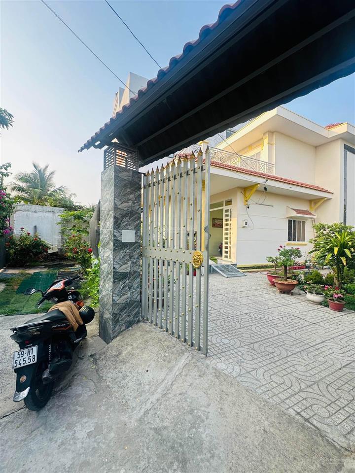 Bán gấp  biệt thự sân vườn, 300m2, 15x20m, 2 tầng 4pn đúc btct gần nguyễn ảnh thủ  trần thị năm