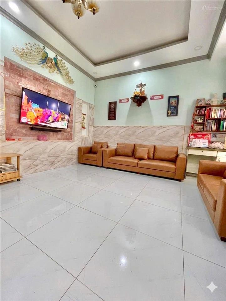 Nhà hiếm  ngang 5.5 x10m 2 tầng 2pn gần chợ tth 21 gần mega market hiệp phú  tiện về gò vấp